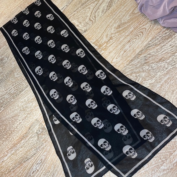 Vintage Accessories - Skull Sulk Scarf